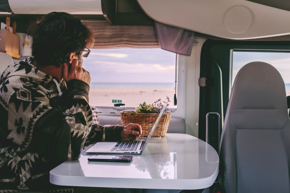 12 Habits To Create A Better Work-Life Balance In Remote Work