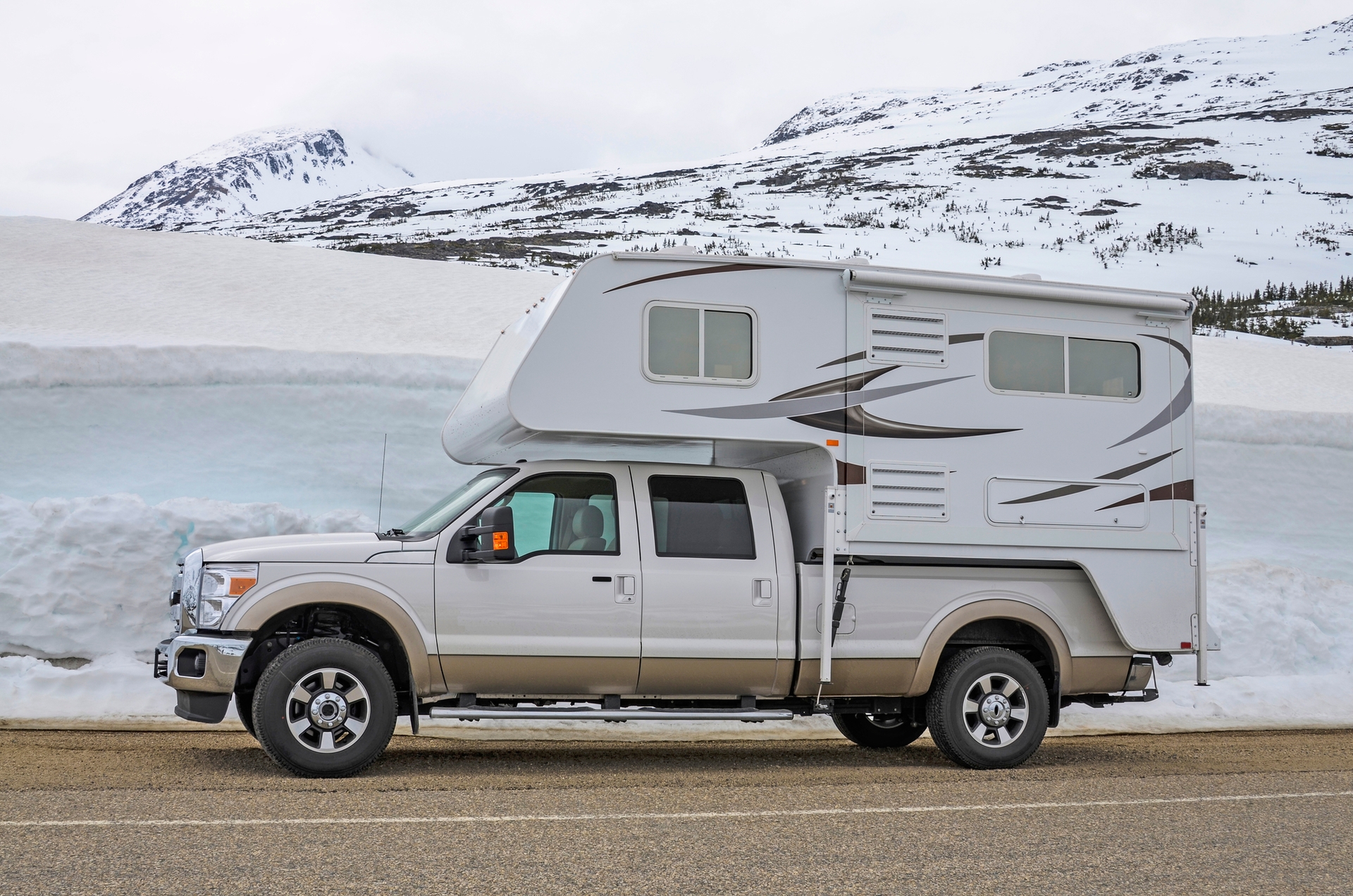 how-to-find-center-of-gravity-on-a-truck-camper.jpg