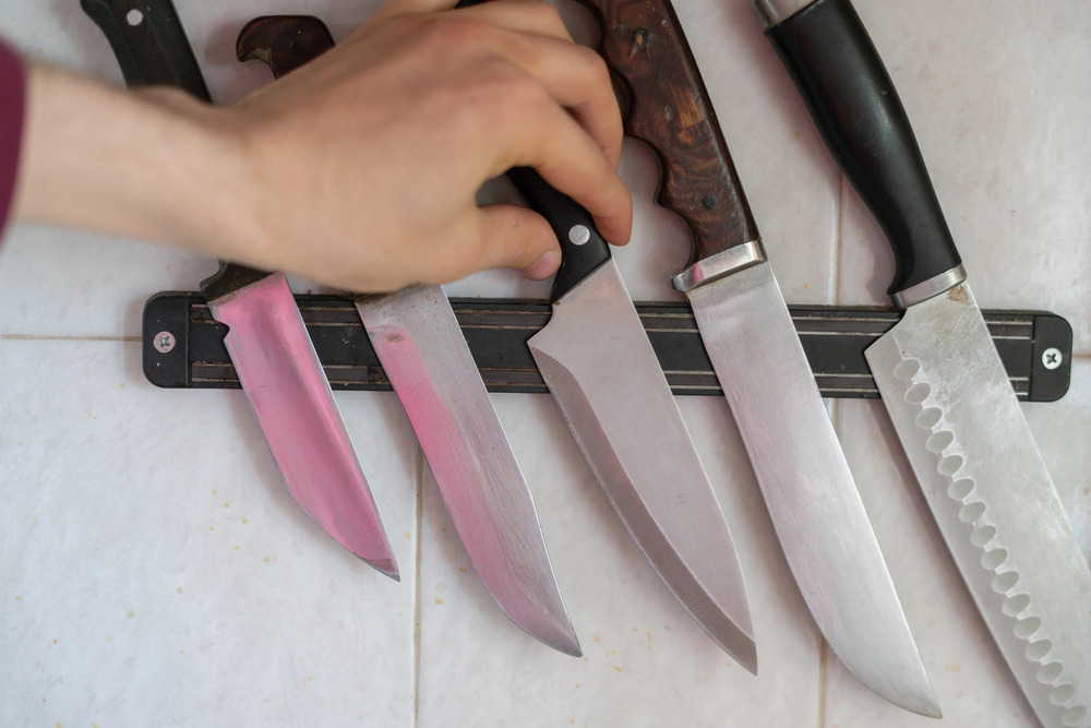 Depositphotosmagneticknifeholder_325048488_XL.jpg