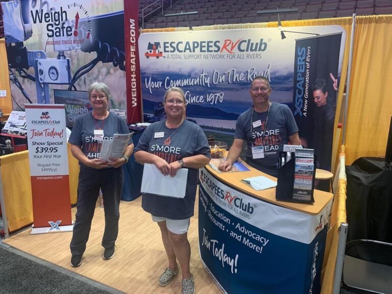 Escapees-RV-Show-Booth-Volunteers-768x576 (1).jpg