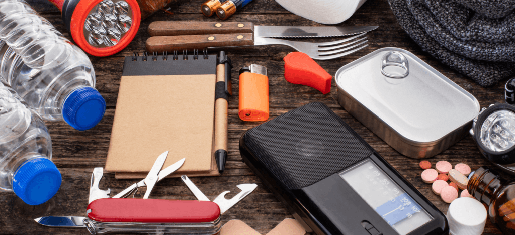 What-to-pack-emergency-bag-1024x468.png