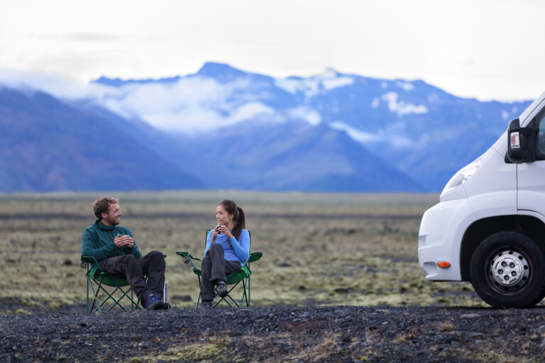winter-wotkamping-jobs-couple-768x512.jpg