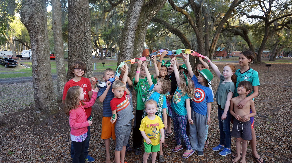 Roadschooling-Group-Crafts-5.jpg