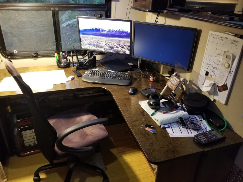 Custom-office-desk-4-1024x768 (1).jpg