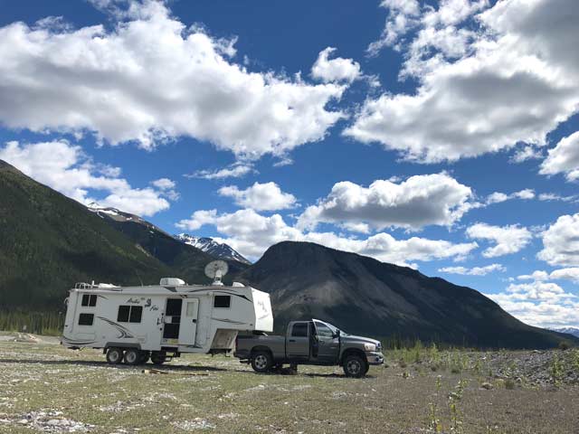 How to Survive the Challenges of Working on the Road while RVing