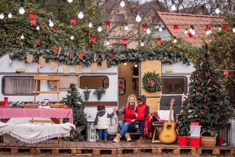 rv-decorating-holidays-christmas-768x512.jpg