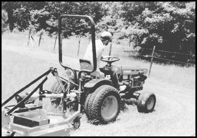 Bud-Carr-mows-RE-green-spaces-768x541.jpg