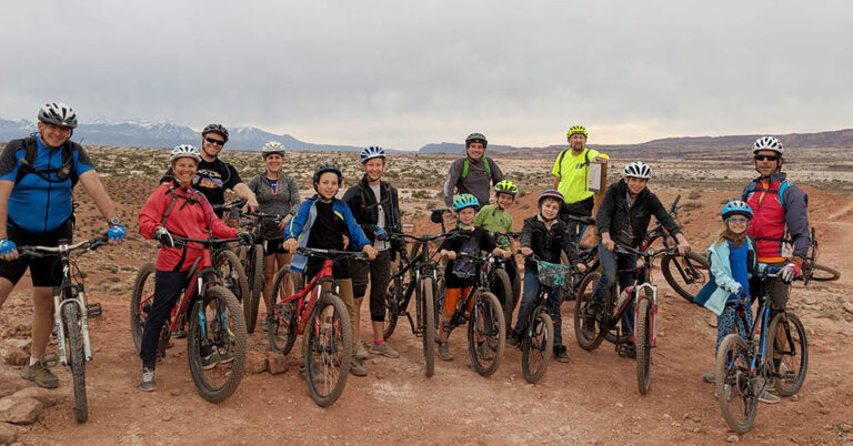 Family-group-mountain-bike-ride-3-768x402.jpg