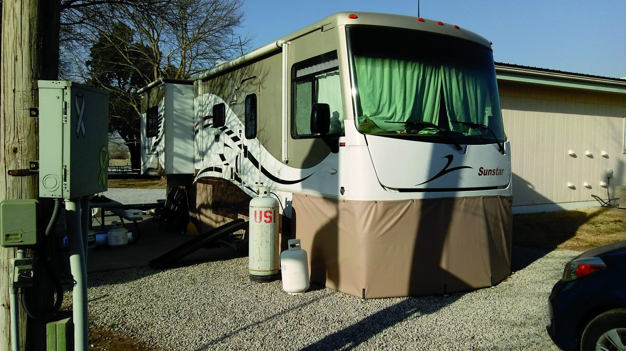 narrow-site-with-building-close-by-2048x1150 (1).jpg