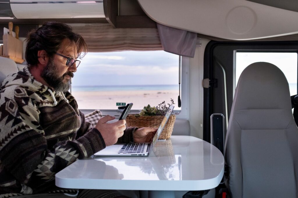 rv-desk-space-1024x683.jpeg